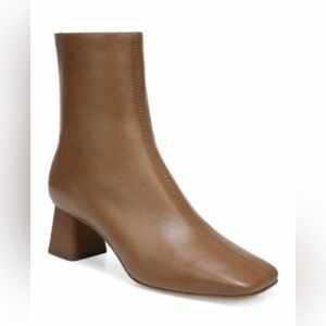 Vince Women's Koren Square Toe Brown Tan
Boots size 8